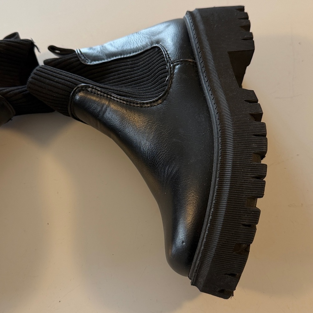 Forever 21 Black Ankle Boots size 5.5 - Picture 6 of 8
